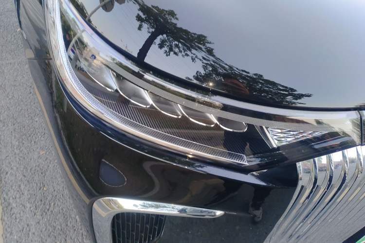 Used VOYAH Dream 2025 EV Four-Wheel Drive Prestige Qiankun Edition Right Front Headlight