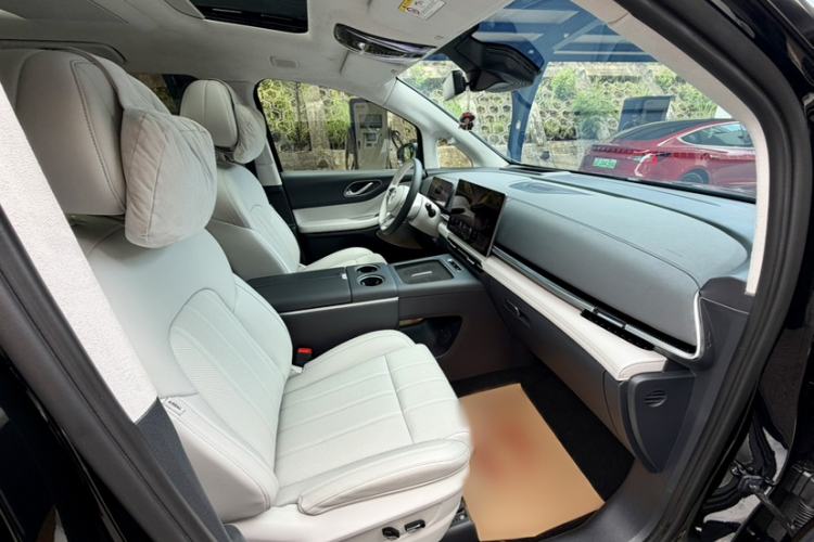 Used VOYAH Dream 2025 PHEV Four-Wheel Drive Prestige Qiankun Edition Right Front Seat