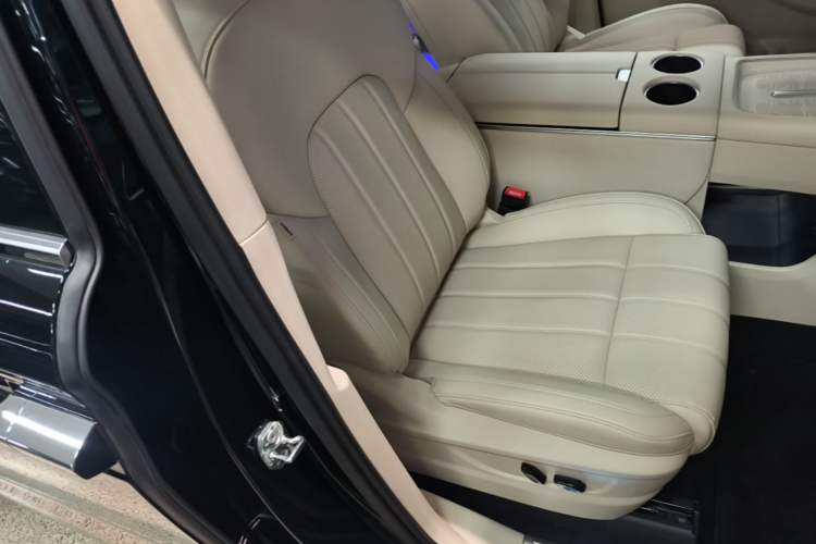 Used VOYAH Dream 2025 PHEV Four-Wheel Drive Excellence Qiankun Edition Right Front Seat