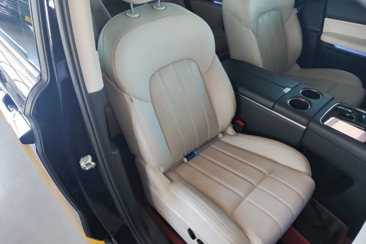 Used VOYAH Dream 2025 PHEV Four-Wheel Drive Prestige Kunpeng Edition Right Front Seat