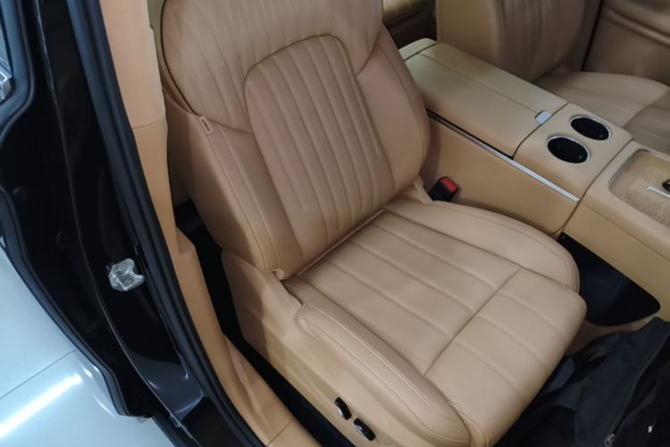 Used VOYAH Dream 2025 PHEV Four-Wheel-Drive Flagship Kunpeng Edition Right Front Seat