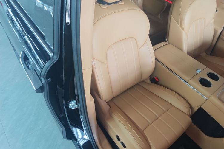 Used VOYAH Dream 2025 PHEV Four-Wheel Drive Prestige Kunpeng Edition Right Front Seat