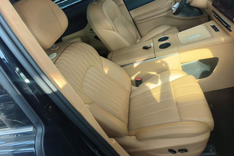 Used VOYAH Dream 2025 PHEV Four-Wheel-Drive Flagship Kunpeng Edition Right Front Seat