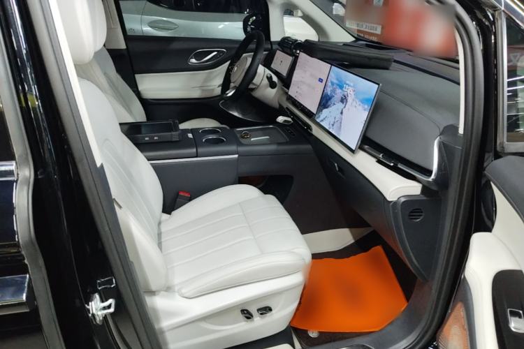 Used VOYAH Dream 2025 PHEV Four-Wheel Drive Prestige Kunpeng Edition Right Front Seat
