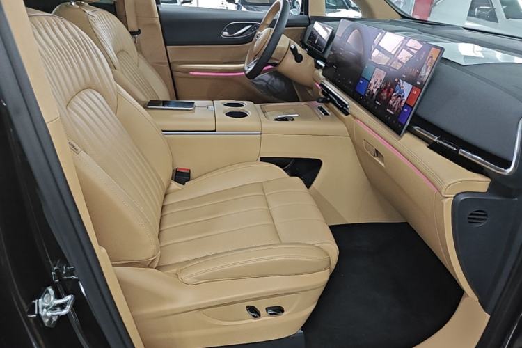 Used VOYAH Dream 2025 PHEV Four-Wheel-Drive Flagship Kunpeng Edition Right Front Seat