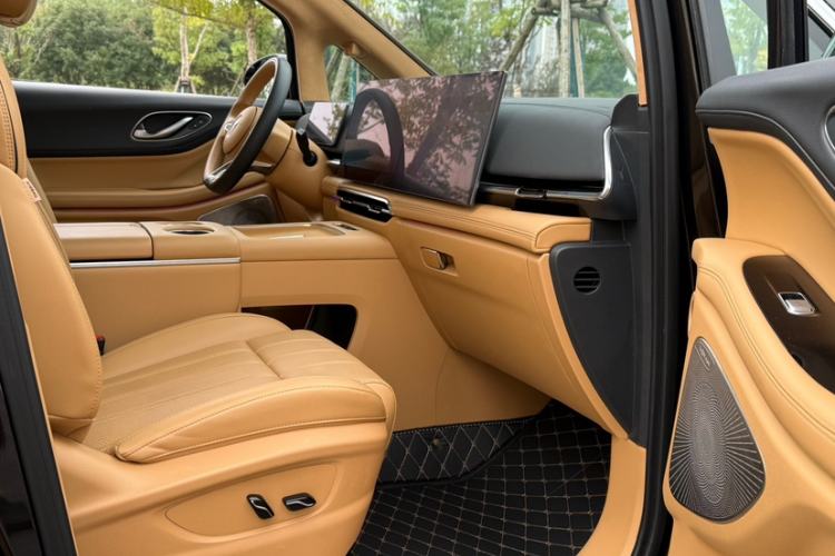 Used VOYAH Dream 2025 PHEV Four-Wheel-Drive Flagship Kunpeng Edition Right Front Seat