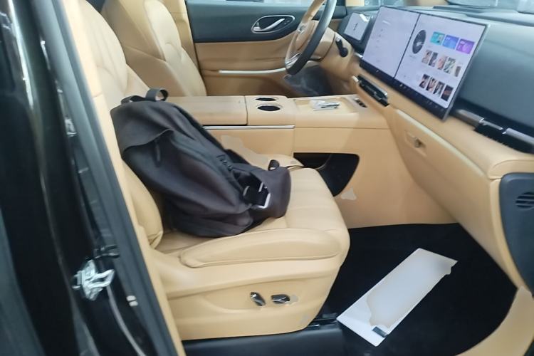 Used VOYAH Dream 2025 PHEV Four-Wheel-Drive Flagship Kunpeng Edition Right Front Seat