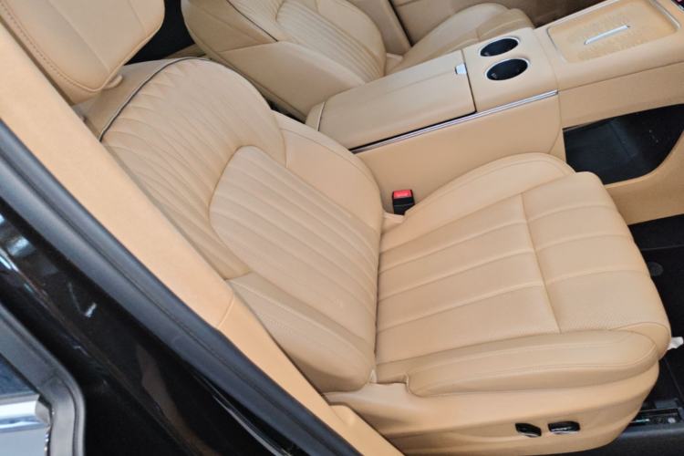 Used VOYAH Dream 2025 PHEV Four-Wheel-Drive Flagship Kunpeng Edition Right Front Seat