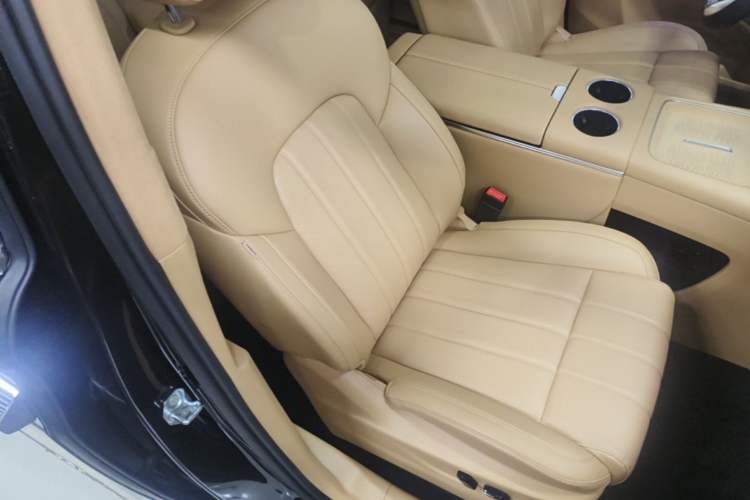 Used VOYAH Dream 2025 PHEV Four-Wheel Drive Prestige Qiankun Edition Right Front Seat
