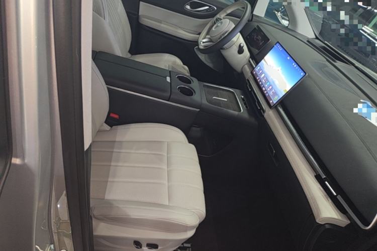Used VOYAH Dream 2025 EV Four-Wheel-Drive Flagship Qiankun Version Right Front Seat