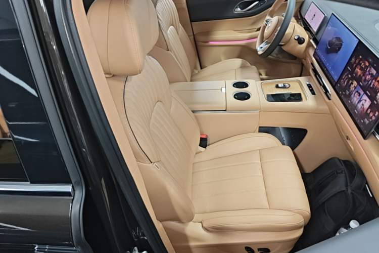 Used VOYAH Dream 2025 PHEV Four-Wheel-Drive Flagship Kunpeng Edition Right Front Seat