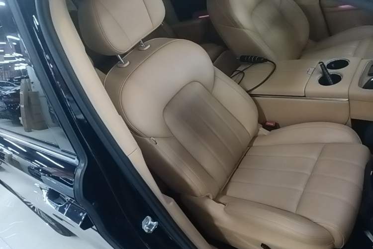 Used VOYAH Dream 2025 PHEV Four-Wheel Drive Prestige Kunpeng Edition Right Front Seat