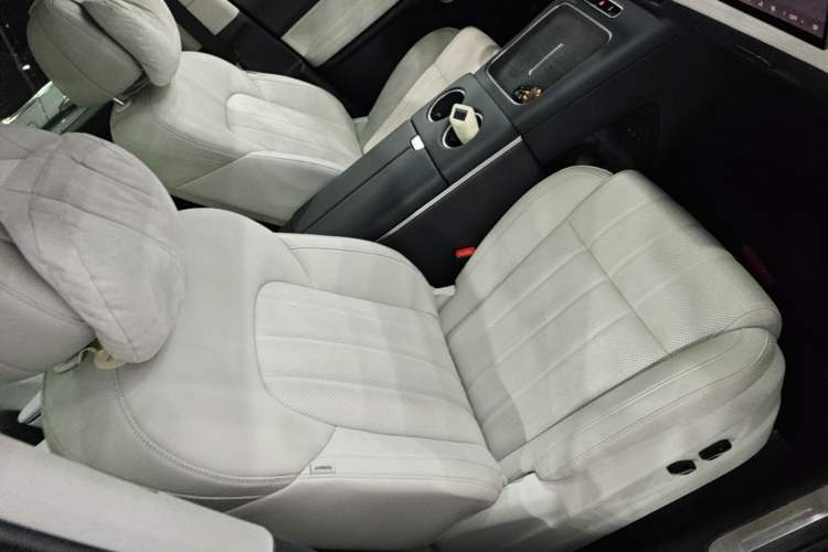 Used VOYAH Dream 2025 PHEV Four-Wheel Drive Prestige Kunpeng Edition Right Front Seat