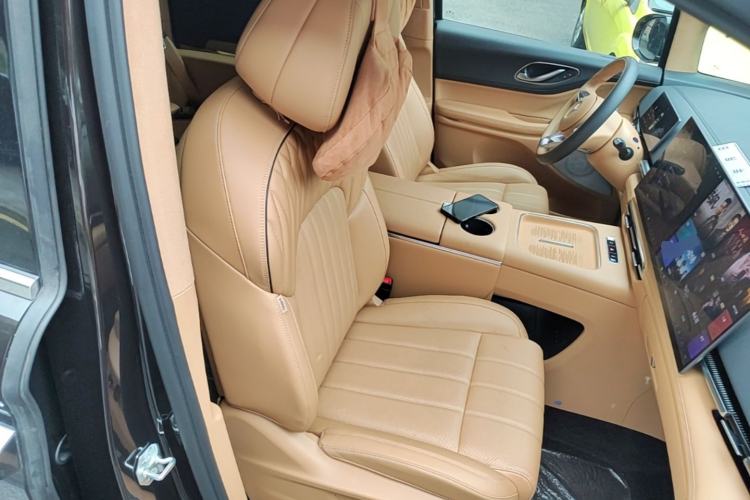 Used VOYAH Dream 2025 PHEV Four-Wheel-Drive Flagship Kunpeng Edition Right Front Seat