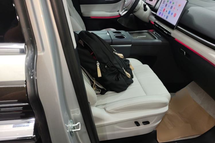 Used VOYAH Dream 2025 PHEV Four-Wheel-Drive Flagship Version – Qiankun Edition Right Front Seat