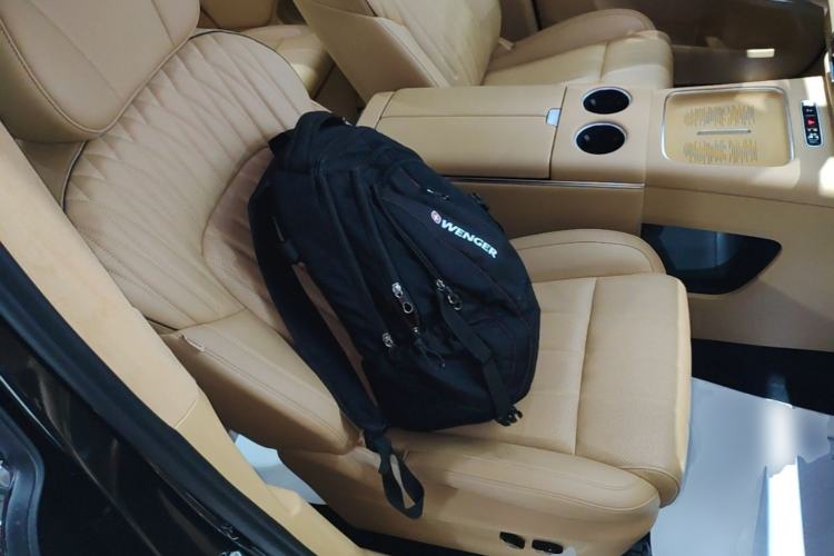 Used VOYAH Dream 2025 PHEV Four-Wheel-Drive Flagship Kunpeng Edition Right Front Seat