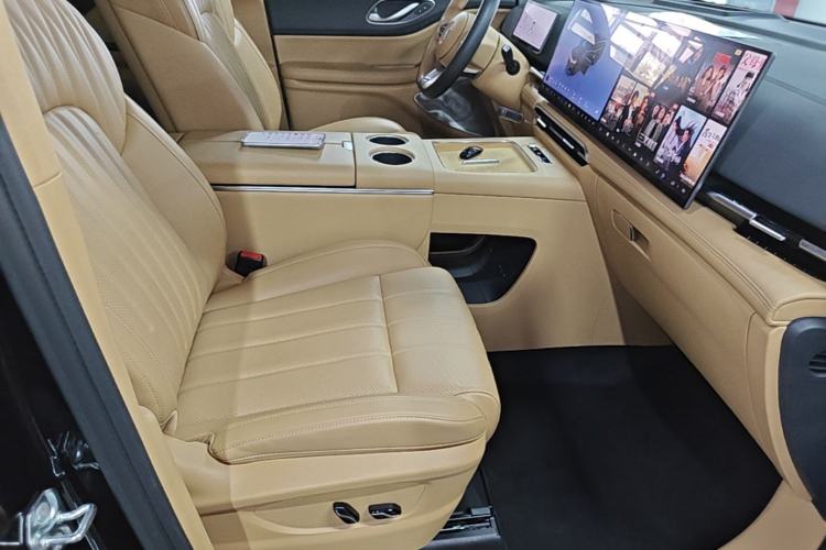 Used VOYAH Dream 2025 PHEV Four-Wheel-Drive Flagship Kunpeng Edition Right Front Seat