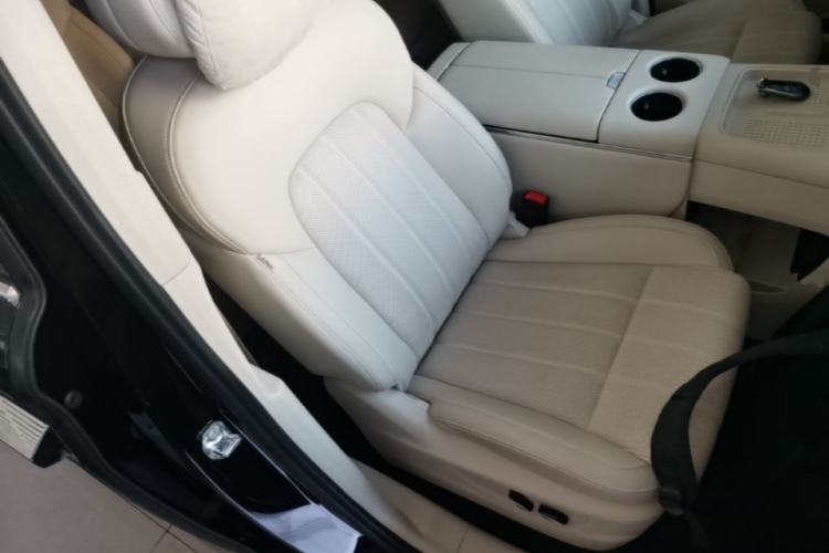 Used VOYAH Dream 2025 PHEV Four-Wheel Drive Prestige Kunpeng Edition Right Front Seat