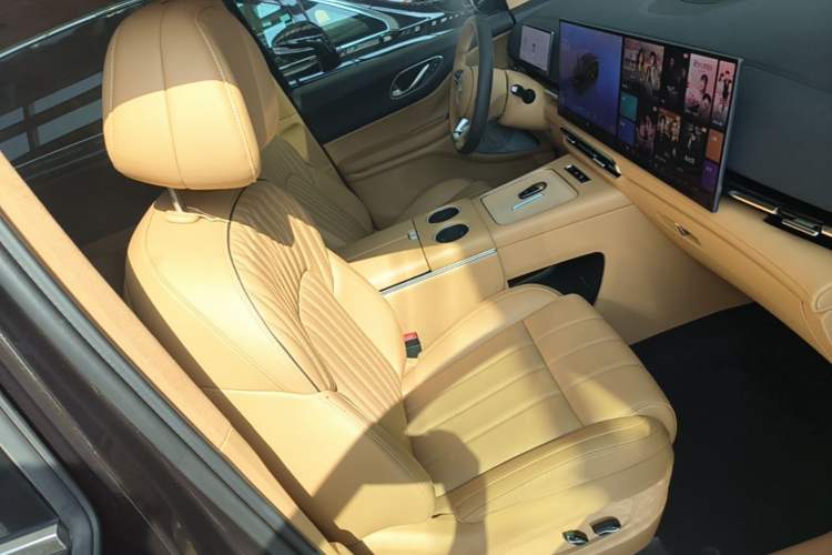 Used VOYAH Dream 2025 PHEV Four-Wheel-Drive Flagship Kunpeng Edition Right Front Seat