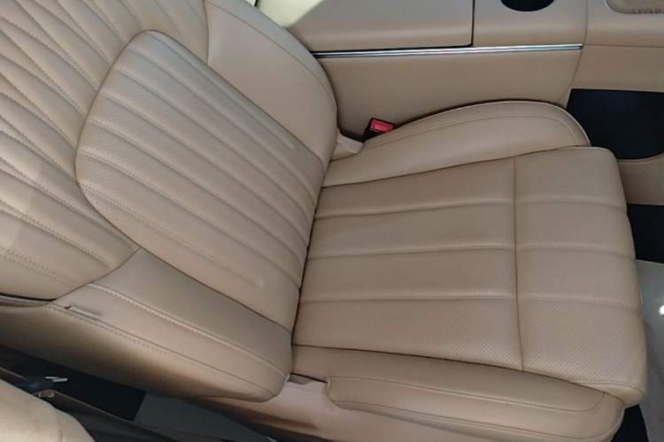 Used VOYAH Dream 2025 PHEV Four-Wheel-Drive Flagship Kunpeng Edition Right Front Seat