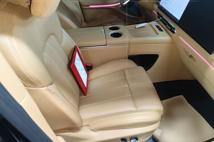 Used VOYAH Dream 2025 PHEV Four-Wheel Drive Prestige Kunpeng Edition Right Front Seat