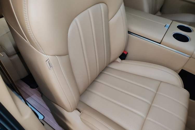 Used VOYAH Dream 2025 PHEV Four-Wheel Drive Excellence Kunpeng Edition Right Front Seat