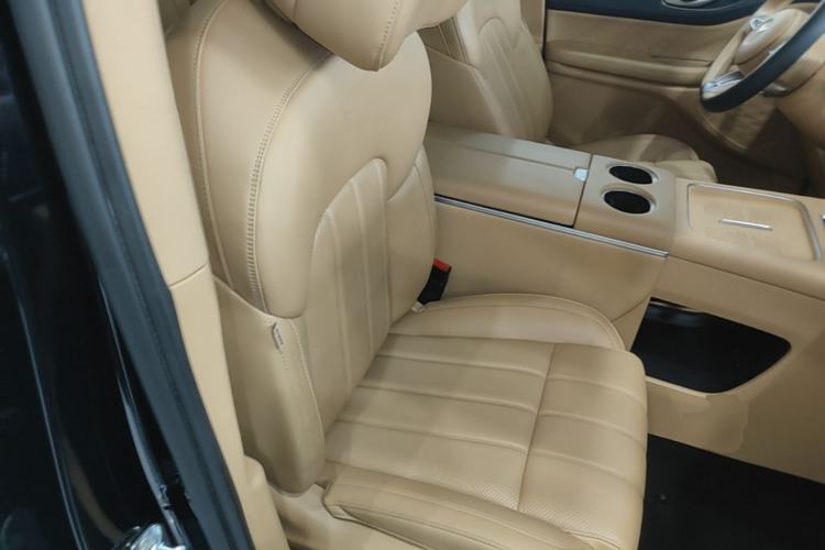 Used VOYAH Dream 2025 PHEV Four-Wheel Drive Excellence Qiankun Edition Right Front Seat