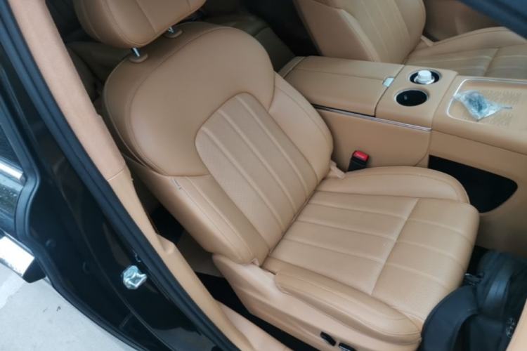 Used VOYAH Dream 2025 PHEV Four-Wheel Drive Prestige Qiankun Edition Right Front Seat