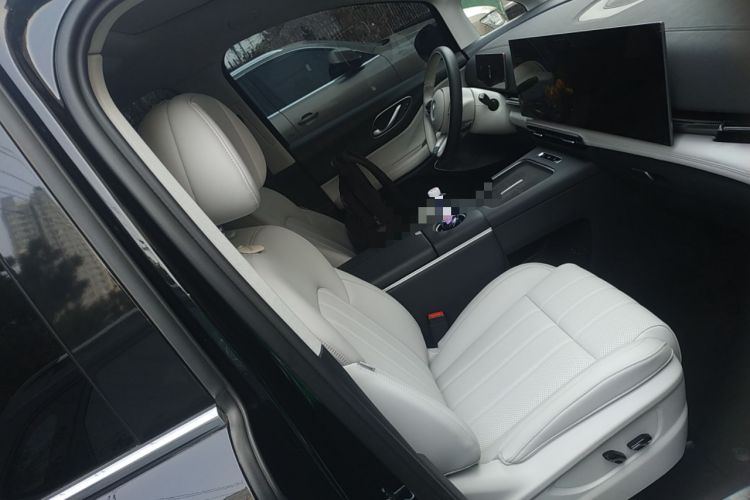Used VOYAH Dream 2025 PHEV Four-Wheel Drive Prestige Kunpeng Edition Right Front Seat