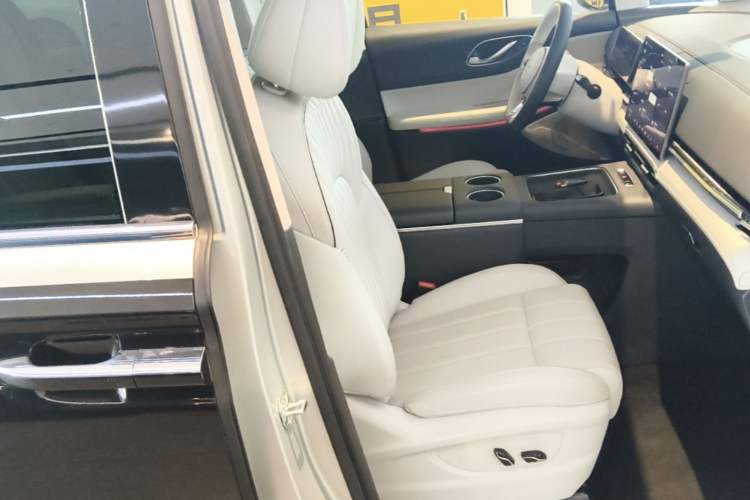 Used VOYAH Dream 2025 PHEV Four-Wheel-Drive Flagship Version – Qiankun Edition Right Front Seat