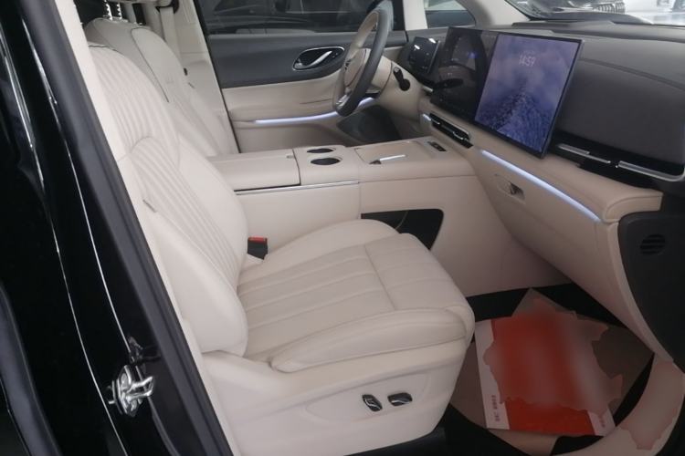 Used VOYAH Dream 2025 PHEV Four-Wheel-Drive Flagship Kunpeng Edition Right Front Seat