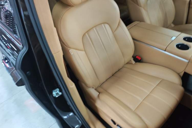Used VOYAH Dream 2025 PHEV Four-Wheel Drive Prestige Qiankun Edition Right Front Seat