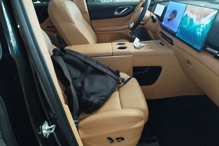Used VOYAH Dream 2025 PHEV Four-Wheel-Drive Flagship Kunpeng Edition Right Front Seat