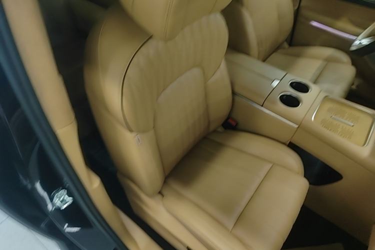 Used VOYAH Dream 2025 PHEV Four-Wheel-Drive Flagship Kunpeng Edition Right Front Seat