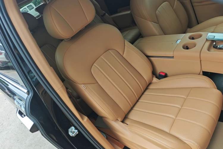 Used VOYAH Dream 2025 PHEV Four-Wheel Drive Prestige Kunpeng Edition Right Front Seat