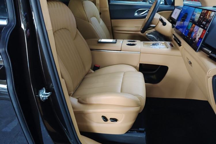 Used VOYAH Dream 2025 PHEV Four-Wheel-Drive Flagship Kunpeng Edition Right Front Seat