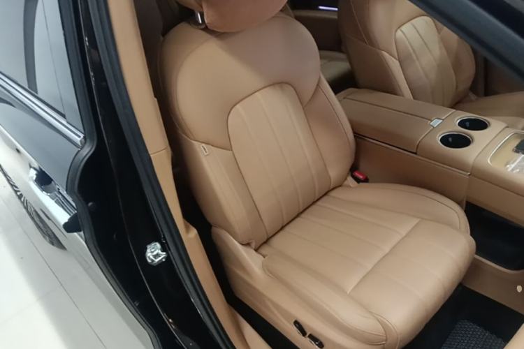 Used VOYAH Dream 2025 PHEV Four-Wheel Drive Prestige Kunpeng Edition Right Front Seat