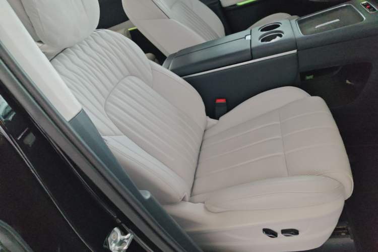 Used VOYAH Dream 2025 PHEV Four-Wheel-Drive Flagship Version – Qiankun Edition Right Front Seat