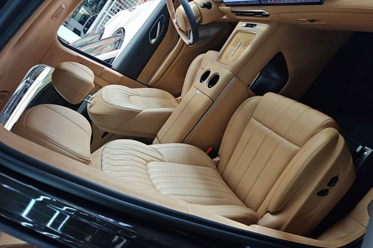 Used VOYAH Dream 2025 PHEV Four-Wheel-Drive Flagship Kunpeng Edition Right Front Seat