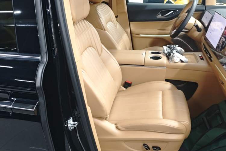 Used VOYAH Dream 2025 PHEV Four-Wheel-Drive Flagship Kunpeng Edition Right Front Seat