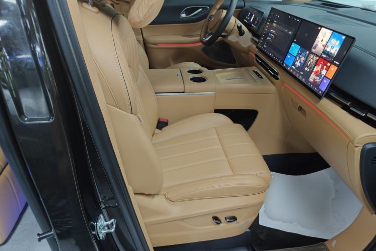 Used VOYAH Dream 2025 PHEV Four-Wheel-Drive Flagship Kunpeng Edition Right Front Seat