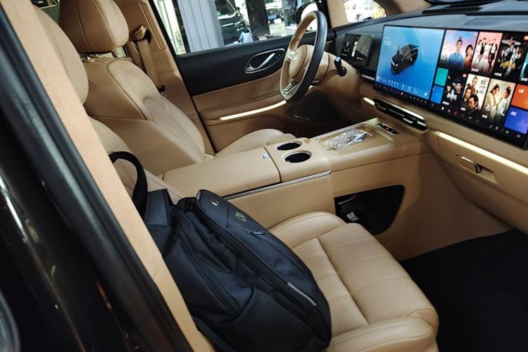 Used VOYAH Dream 2025 PHEV Four-Wheel-Drive Flagship Kunpeng Edition Right Front Seat