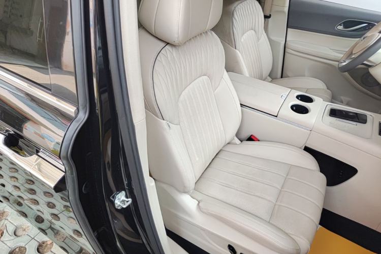 Used VOYAH Dream 2025 PHEV Four-Wheel-Drive Flagship Kunpeng Edition Right Front Seat