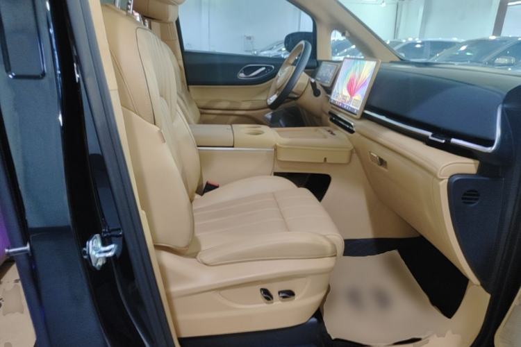 Used VOYAH Dream 2025 PHEV Four-Wheel-Drive Flagship Version – Qiankun Edition Right Front Seat