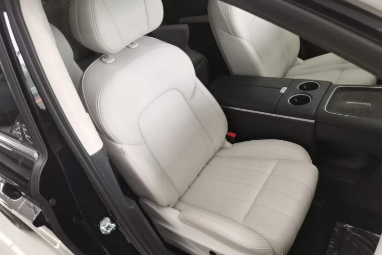 Used VOYAH Dream 2025 PHEV Four-Wheel Drive Prestige Qiankun Edition Right Front Seat