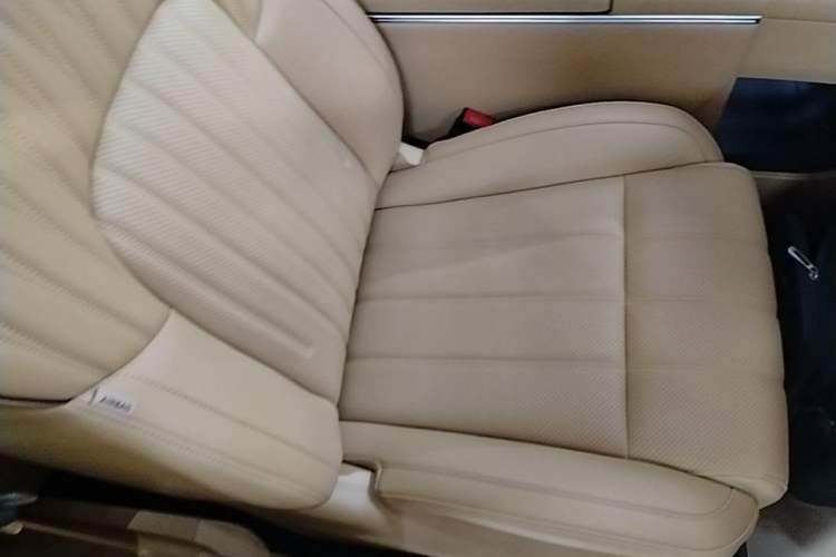 Used VOYAH Dream 2025 PHEV Four-Wheel-Drive Flagship Kunpeng Edition Right Front Seat