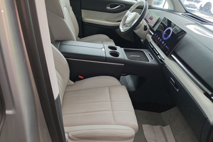 Used VOYAH Dream 2025 EV Four-Wheel-Drive Flagship Qiankun Version Right Front Seat