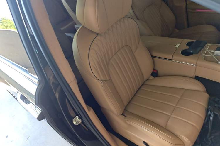 Used VOYAH Dream 2025 PHEV Four-Wheel-Drive Flagship Kunpeng Edition Right Front Seat