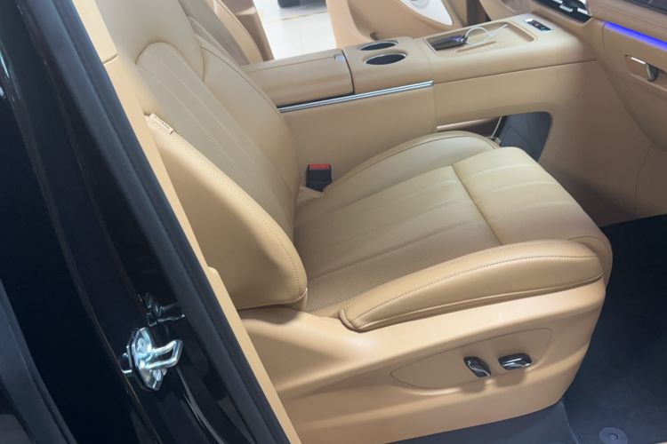 Used VOYAH Dream 2025 PHEV Four-Wheel Drive Prestige Kunpeng Edition Right Front Seat