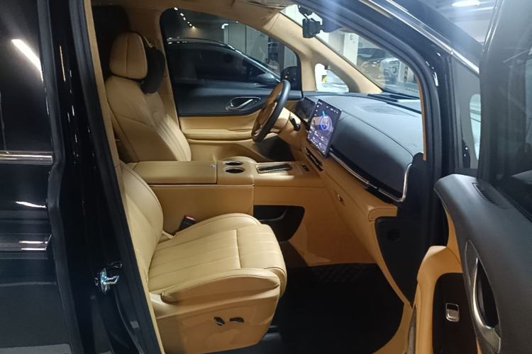Used VOYAH Dream 2025 EV Four-Wheel Drive Prestige Qiankun Edition Right Front Seat